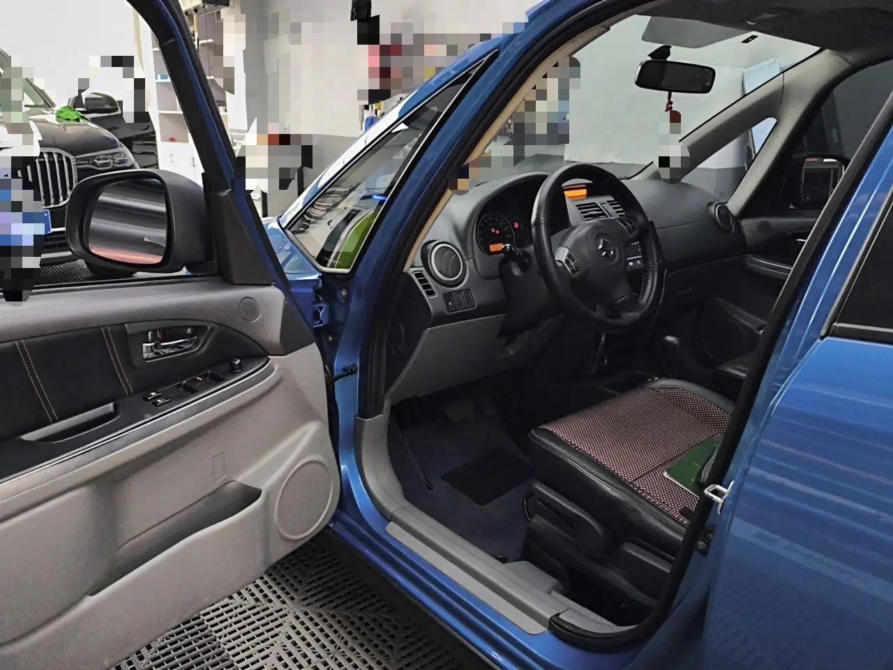 Suzuki SX4 2010 Hatchback 1.6L Automatic Champion Limited Edition — миниатюра 16