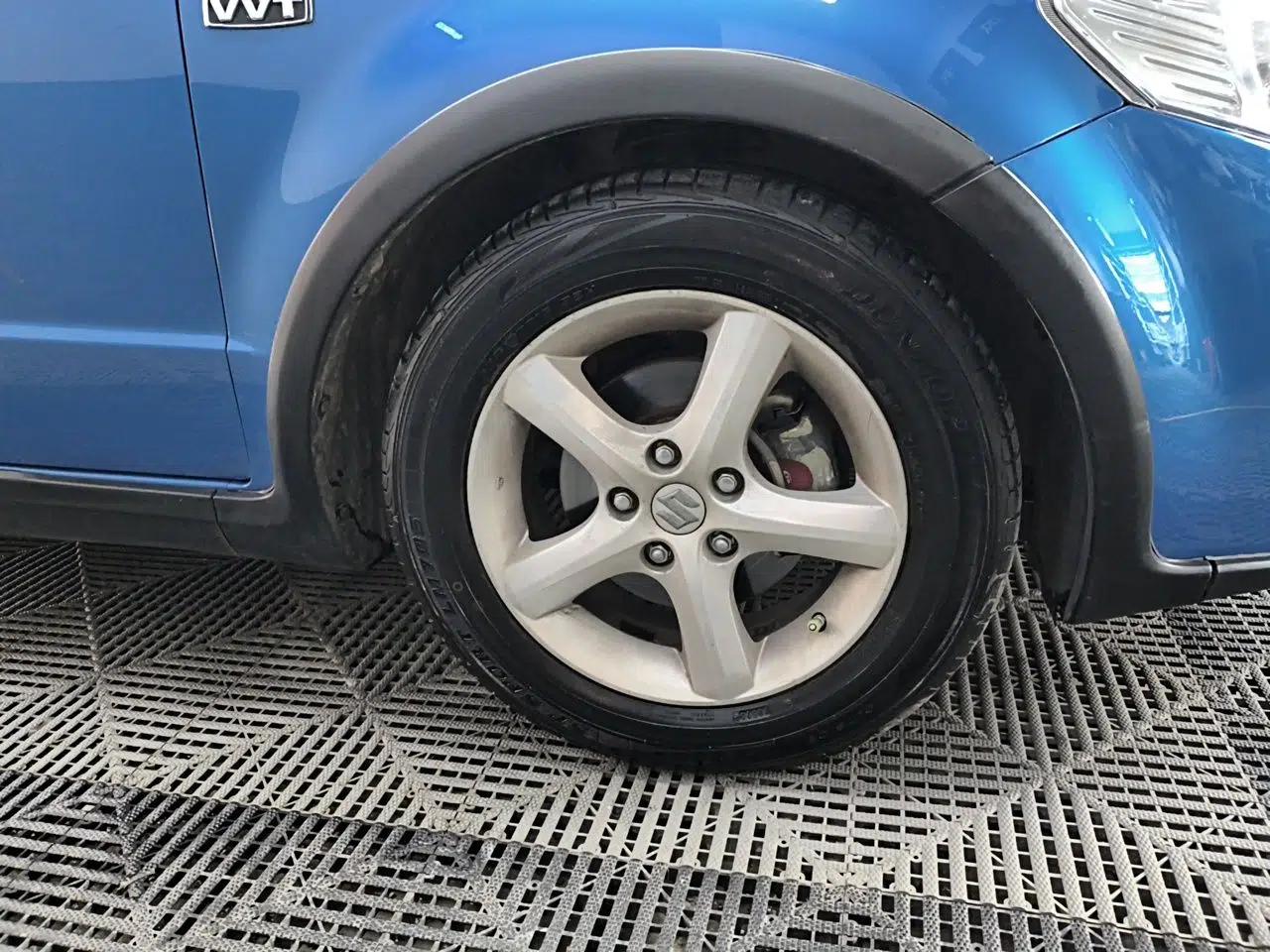 Suzuki SX4 2010 Hatchback 1.6L Automatic Champion Limited Edition — миниатюра 8