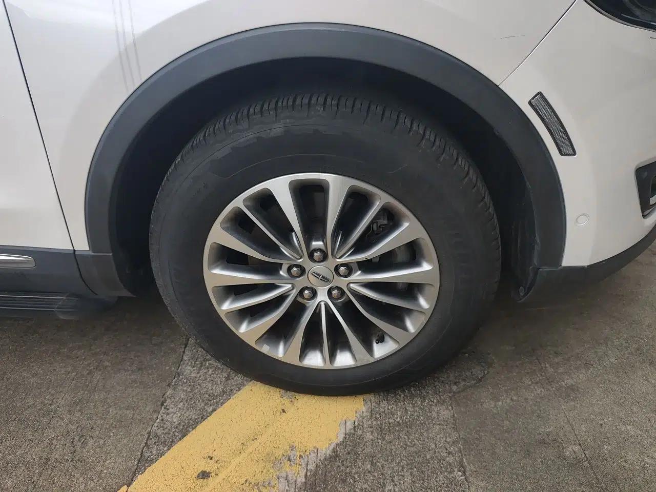 Lincoln MKX 2015 2.0T Four-Wheel Drive Luxury Edition — миниатюра 8
