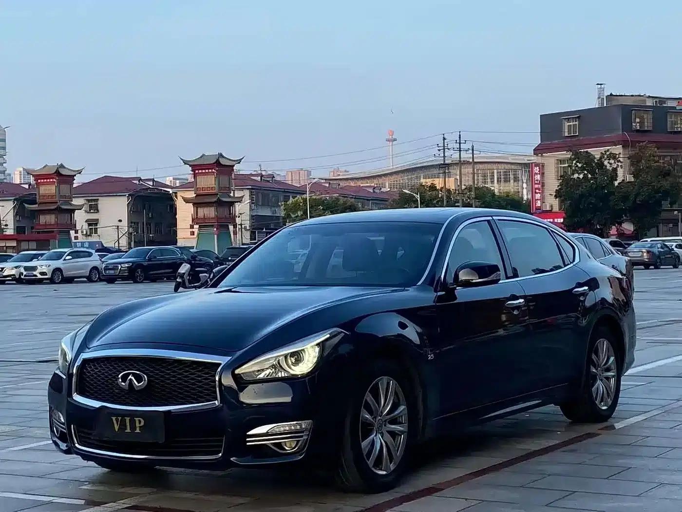 Infiniti Q70 2015 Q70L 2.5L Elite Edition — миниатюра 1