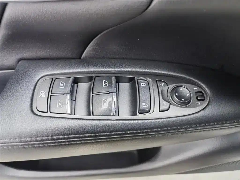 Infiniti Q70 2017 Q70L 2.5L Elite Edition — миниатюра 9