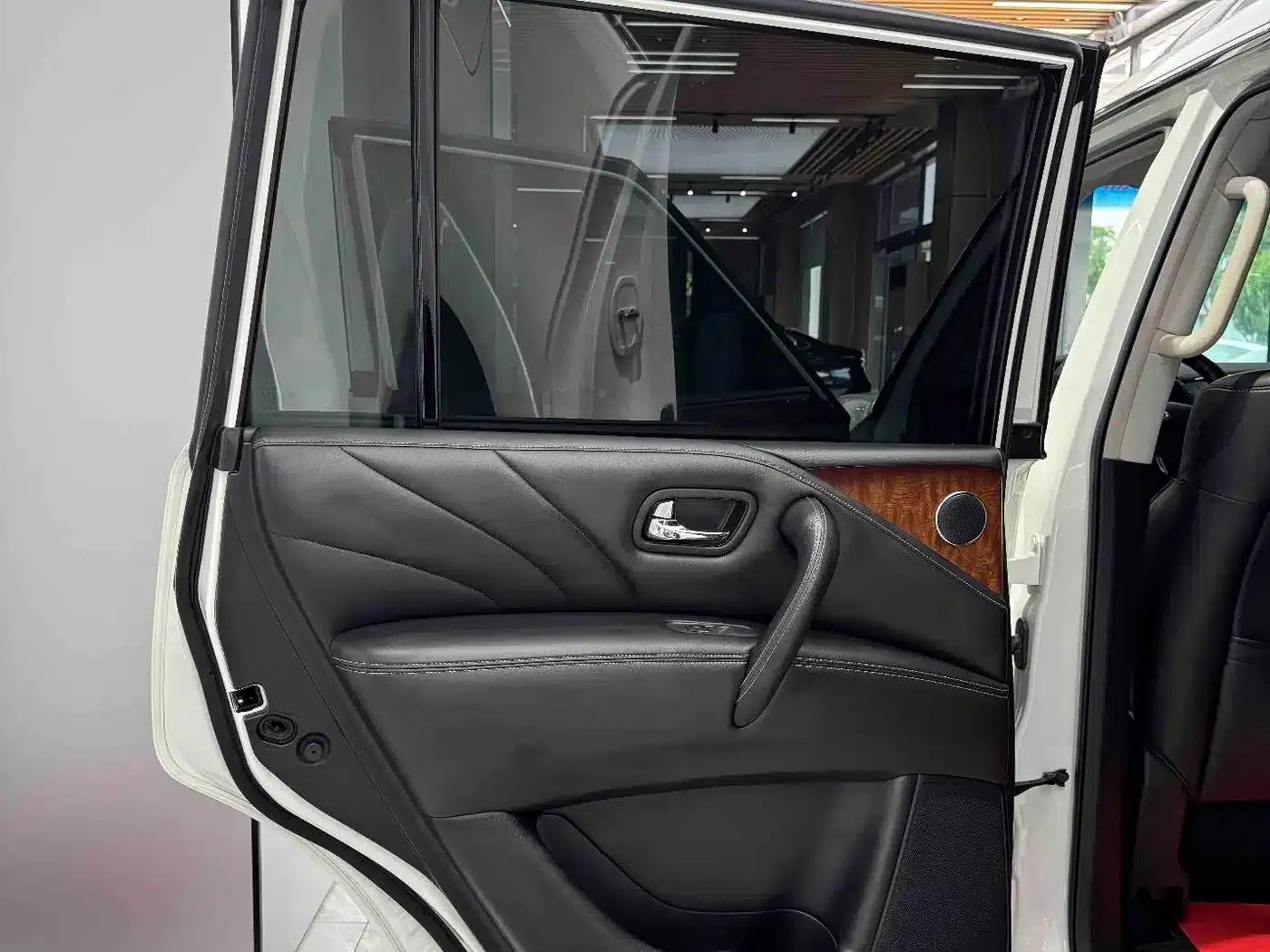 Infiniti QX80 2016 5.6L 4WD — миниатюра 14