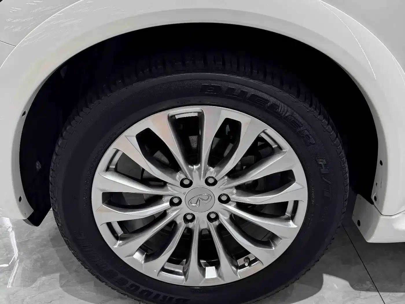 Infiniti QX80 2016 5.6L 4WD — миниатюра 26