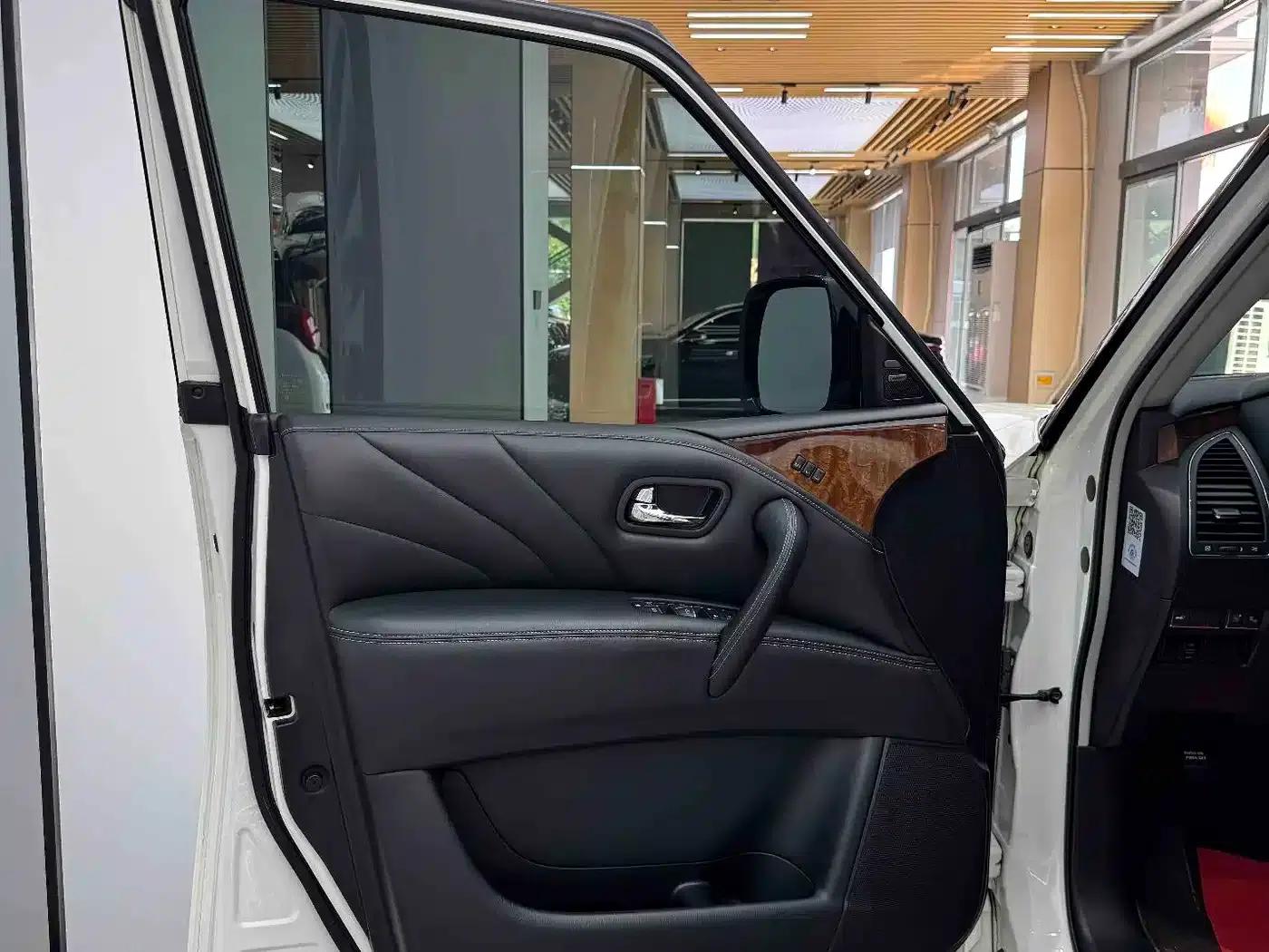 Infiniti QX80 2016 5.6L 4WD — миниатюра 4
