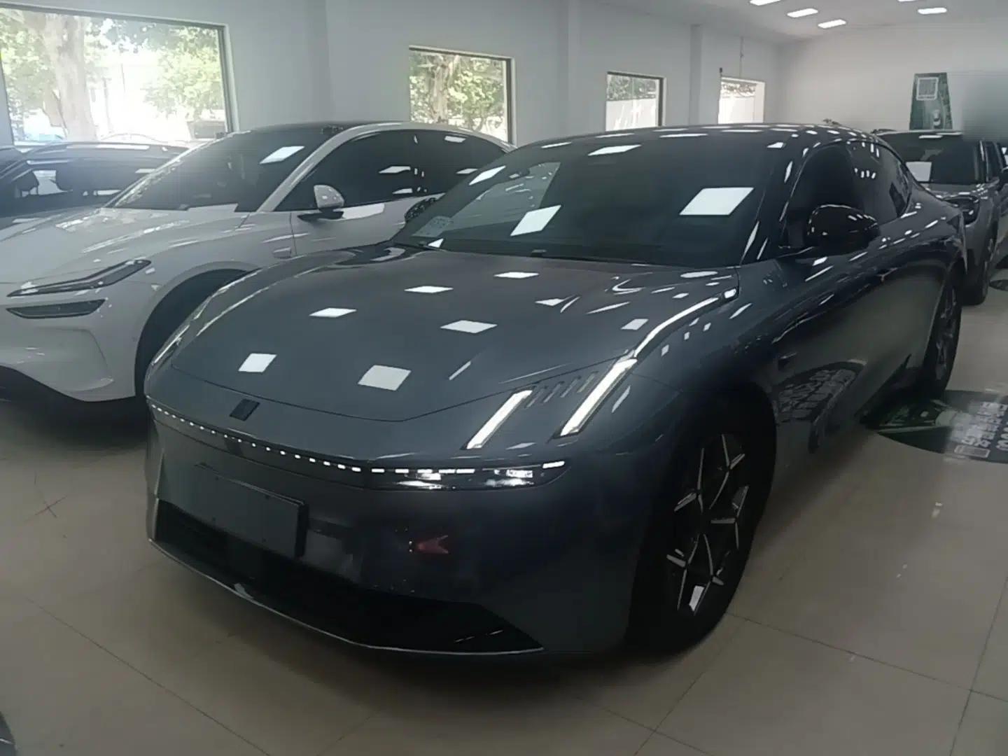 Lynk & Co Z10 2025 95 kWh 766 km Range Rear-Wheel Drive Max — миниатюра 1