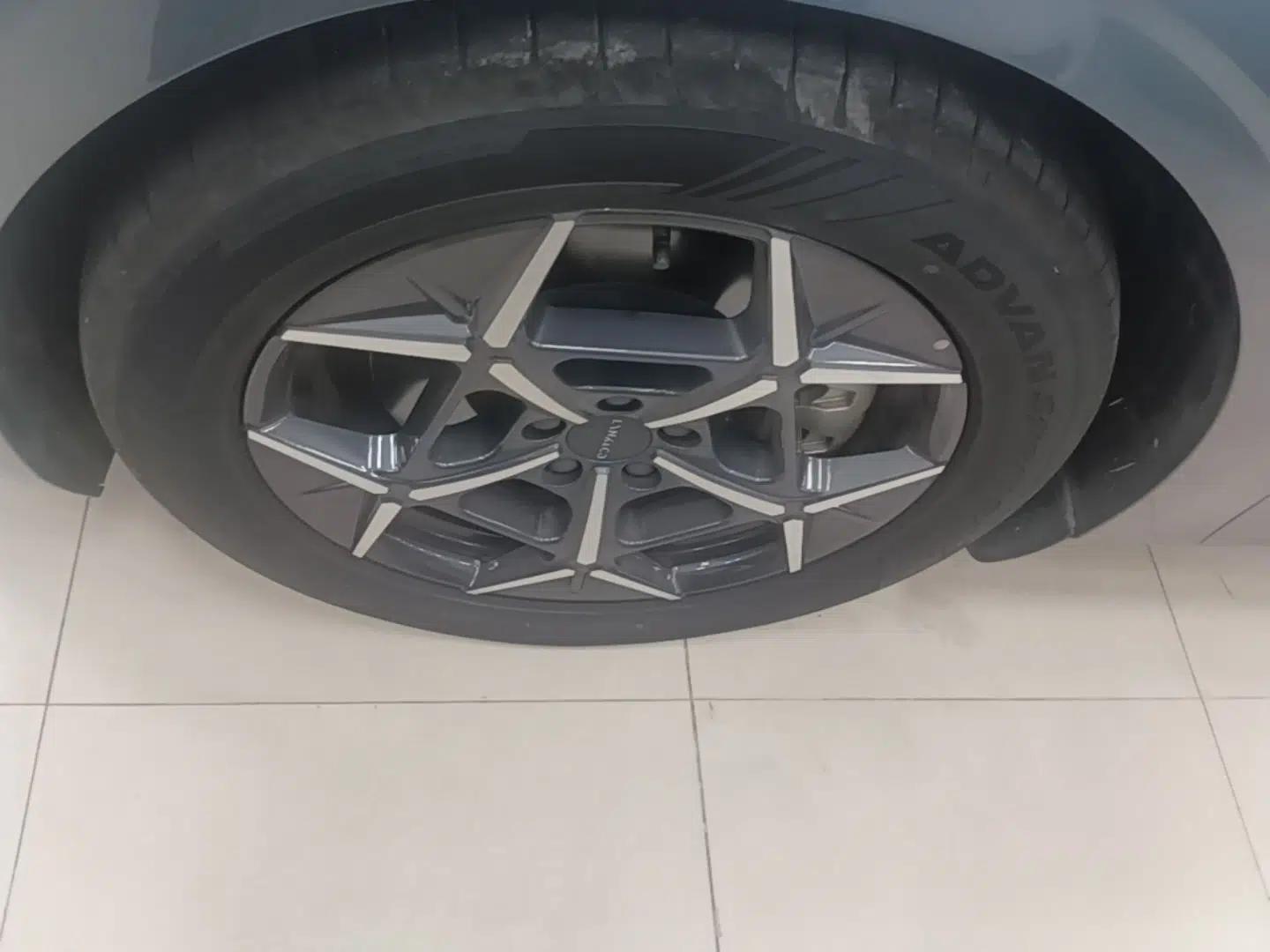 Lynk & Co Z10 2025 95 kWh 766 km Range Rear-Wheel Drive Max — миниатюра 10