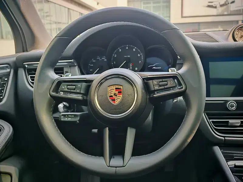 2023 Macan Facelift: Macan T 2.0T — миниатюра 13