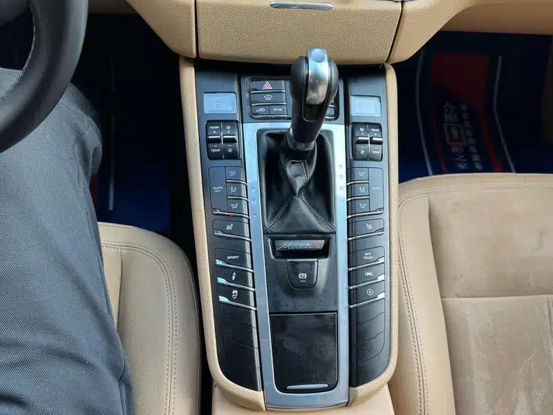 2017 Macan 2.0T — миниатюра 23