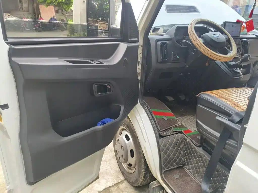 Iveco DeYi 2023 2.5T A37M1 Long Wheelbase Mid-Roof Dual Tire Manual Door 5-9 Seat — миниатюра 14