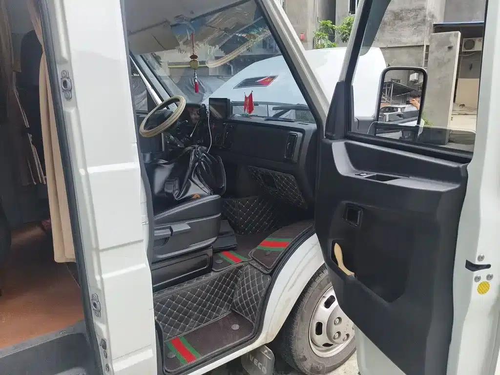 Iveco DeYi 2023 2.5T A37M1 Long Wheelbase Mid-Roof Dual Tire Manual Door 5-9 Seat — миниатюра 20