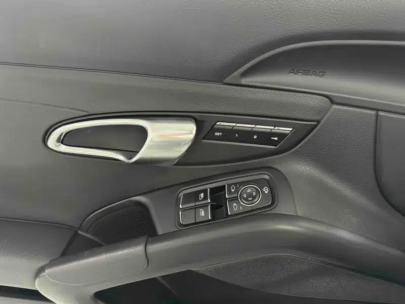 2016 Porsche 718 Boxster 2.0T — миниатюра 8