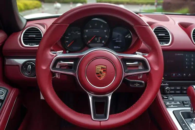 2022 Porsche 718 Boxster 2.0T — миниатюра 10