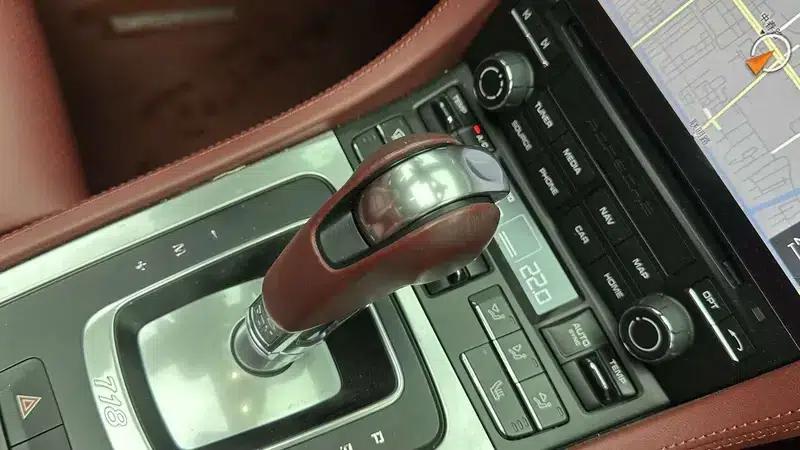 2023 Porsche 718 Boxster 2.0T — миниатюра 13
