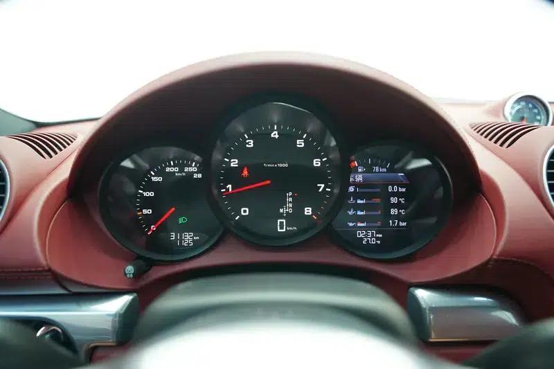 Porsche 718 Cayman 2023 2.0T — миниатюра 13