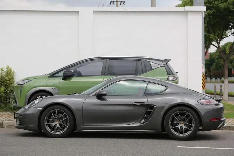Porsche 718 2022 2.0T Automatic Rear-Wheel Drive 2-Seater — миниатюра 3