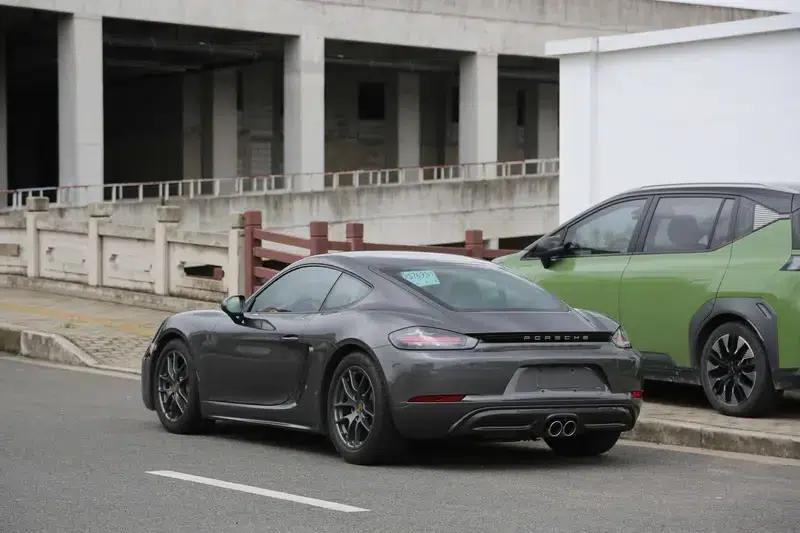 Porsche 718 2022 2.0T Automatic Rear-Wheel Drive 2-Seater — миниатюра 4
