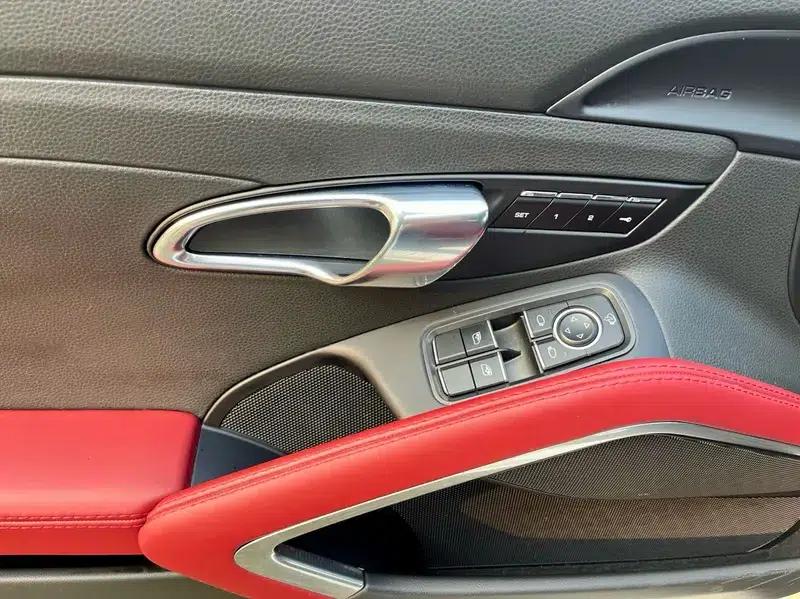 2018 Porsche 718 Boxster 2.0T — миниатюра 21