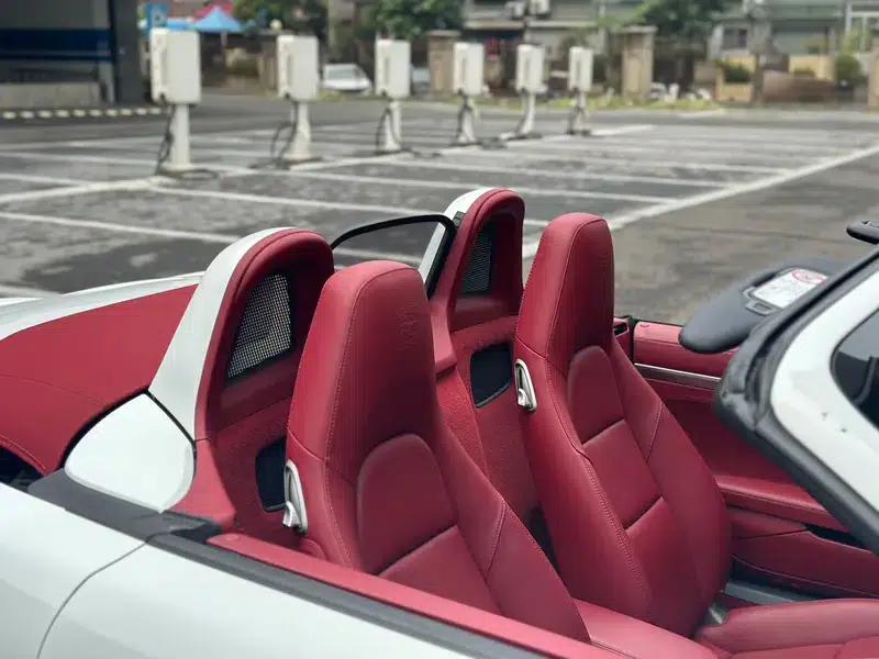2023 Porsche 718 Boxster 2.0T — миниатюра 6