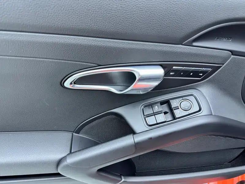 2018 Porsche 718 Boxster 2.0T — миниатюра 8