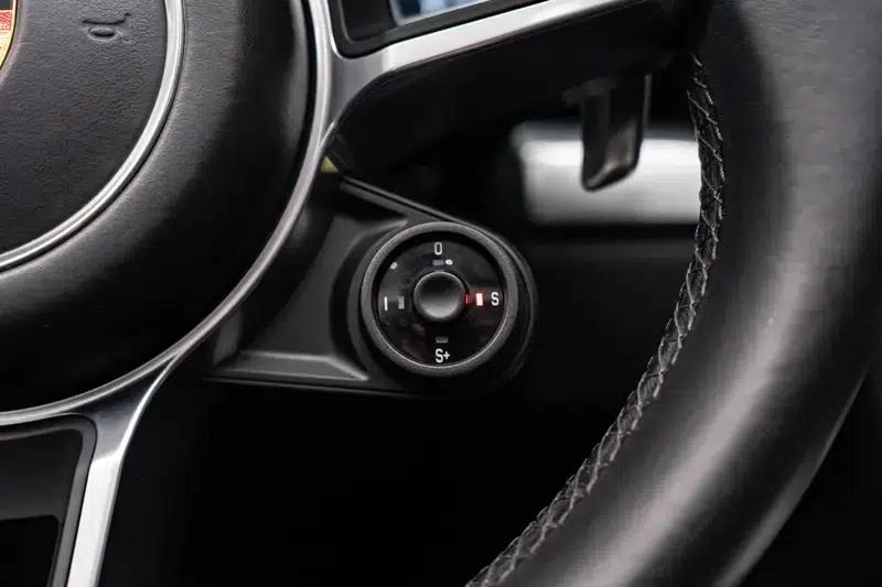 2020 Porsche 718 Boxster 2.0T — миниатюра 10