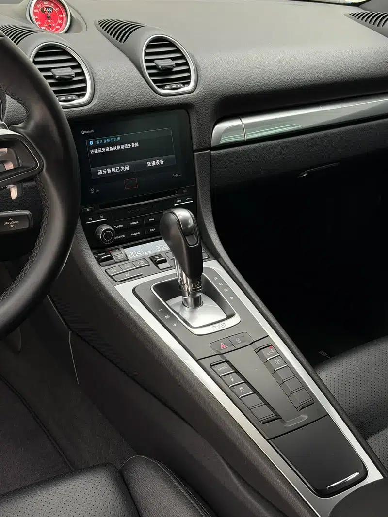 Porsche 718 Cayman 2018 2.0T — миниатюра 13