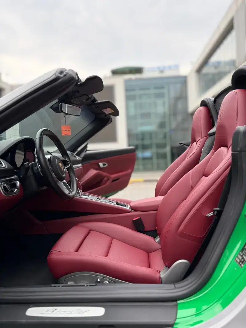 2021 Porsche 718 2.0T Automatic Rear-Wheel Drive 2-Seater Factory Custom Edition — миниатюра 14
