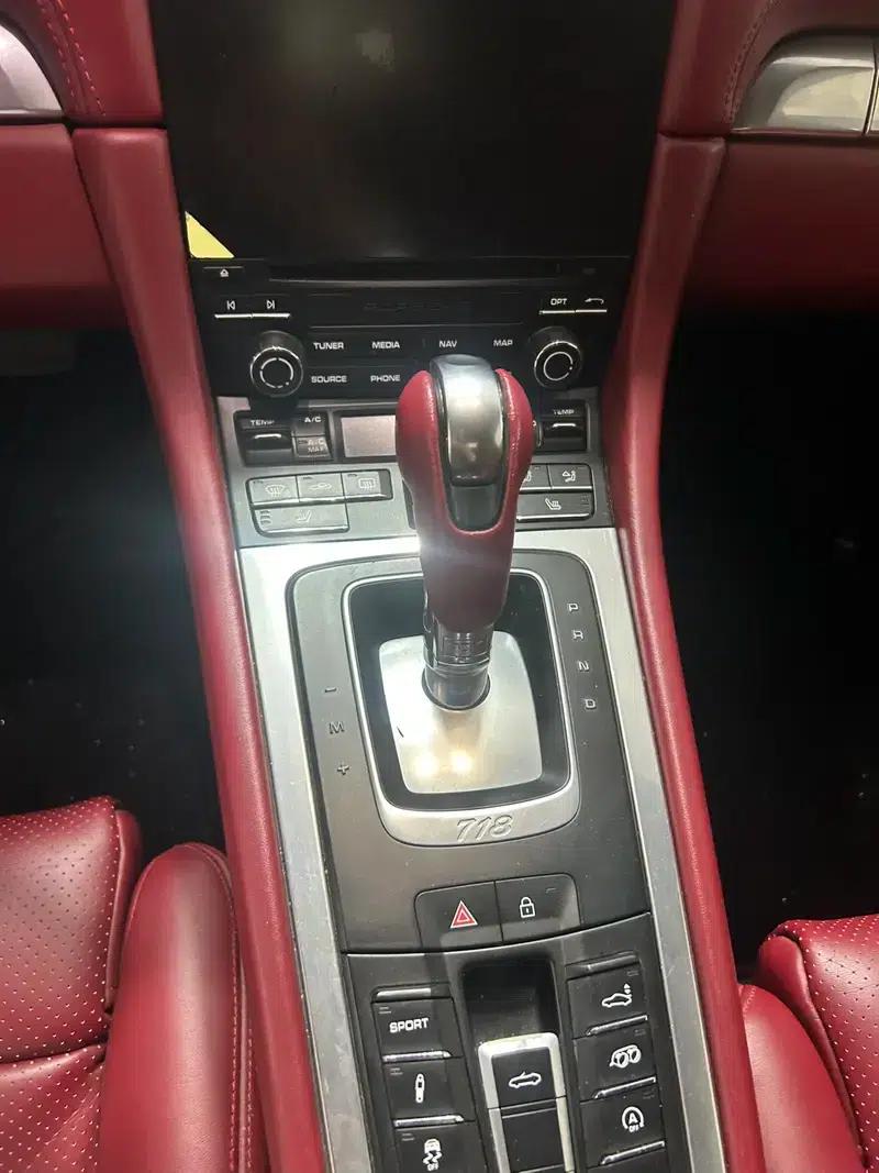 2020 Porsche 718 Boxster 2.0T — миниатюра 16