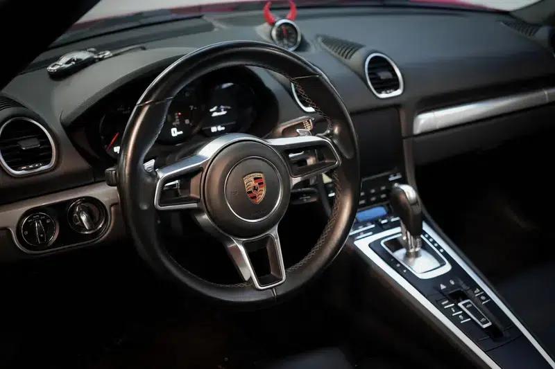 2016 Porsche 718 Boxster 2.0T — миниатюра 16