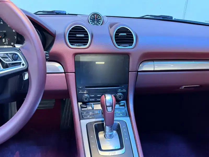 2016 Porsche 718 Boxster 2.0T — миниатюра 9
