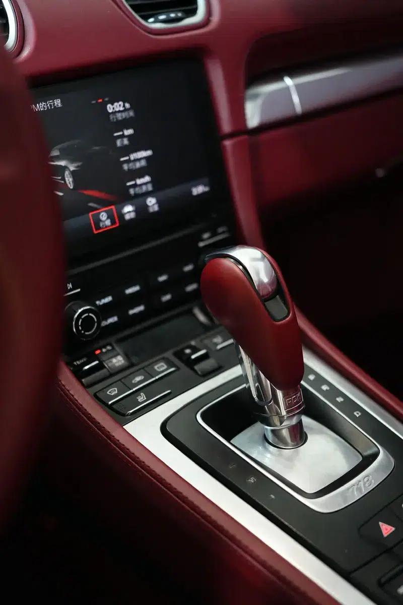 2018 Porsche 718 Boxster 2.0T — миниатюра 15