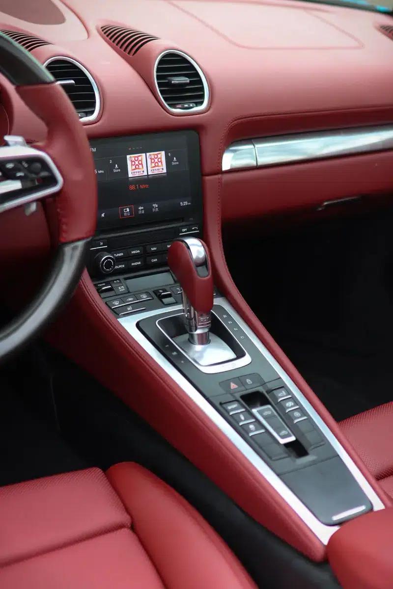 2020 Porsche 718 Boxster 2.0T — миниатюра 9