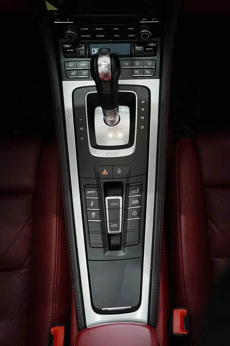 2018 Porsche 718 Boxster 2.0T — миниатюра 9