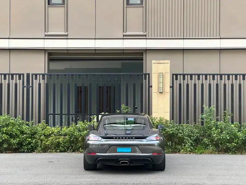 Porsche 718 Cayman 2018 2.0T — миниатюра 2