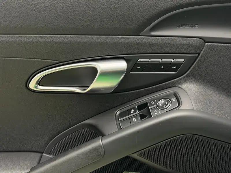 2023 Porsche 718 Boxster 2.0T — миниатюра 10