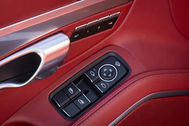 2022 Porsche 718 Boxster 2.0T — миниатюра 24