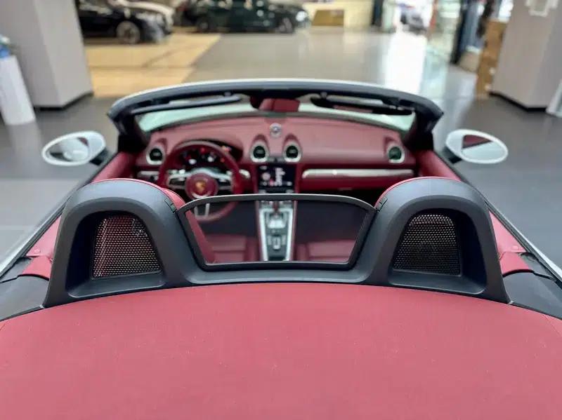 2022 Porsche 718 Boxster 2.0T — миниатюра 11