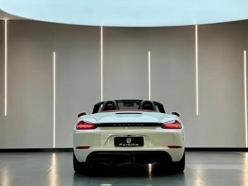 2022 Porsche 718 Boxster 2.0T — миниатюра 5
