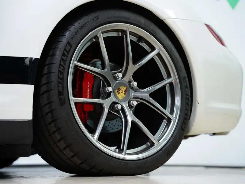 2008 Porsche 911 3.6L Manual 4WD 4-Seater Factory Custom Edition — миниатюра 18