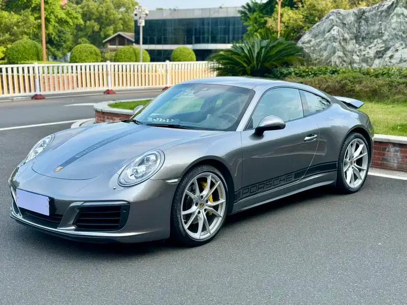 2017 Porsche 911 Carrera 4 Cabriolet GTS 3.0T — миниатюра 1