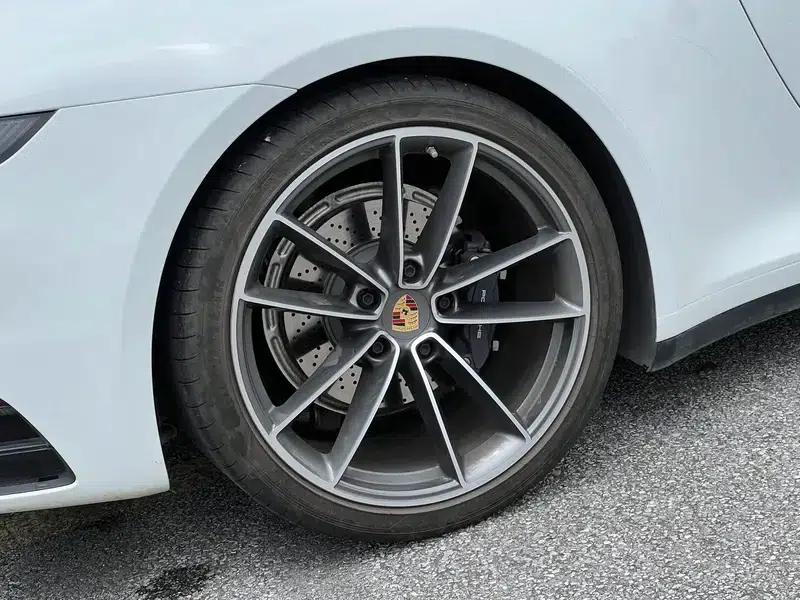 2023 Porsche 911 Carrera 4 3.0T — миниатюра 11