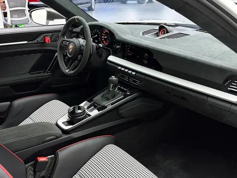 2024 Porsche 911 4.0L Automatic Rear-Wheel Drive 2-Seater (Parallel Import) — миниатюра 27