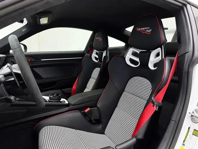 2024 Porsche 911 4.0L Automatic Rear-Wheel Drive 2-Seater (Parallel Import) — миниатюра 29