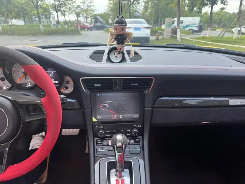 Porsche 911 2018 GT2 RS — миниатюра 8