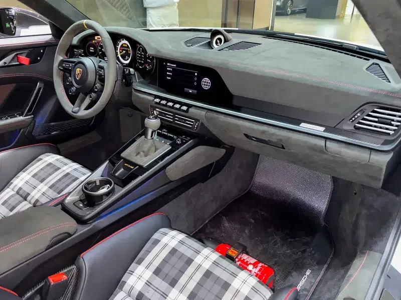 2024 Porsche 911 4.0L Automatic Rear-Wheel Drive 2-Seater (Parallel Import) — миниатюра 17