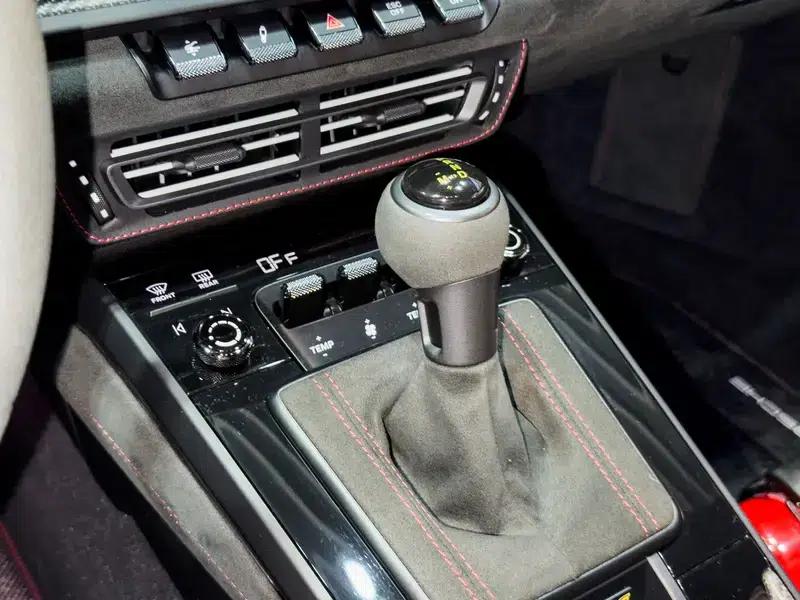 2024 Porsche 911 4.0L Automatic Rear-Wheel Drive 2-Seater (Parallel Import) — миниатюра 20