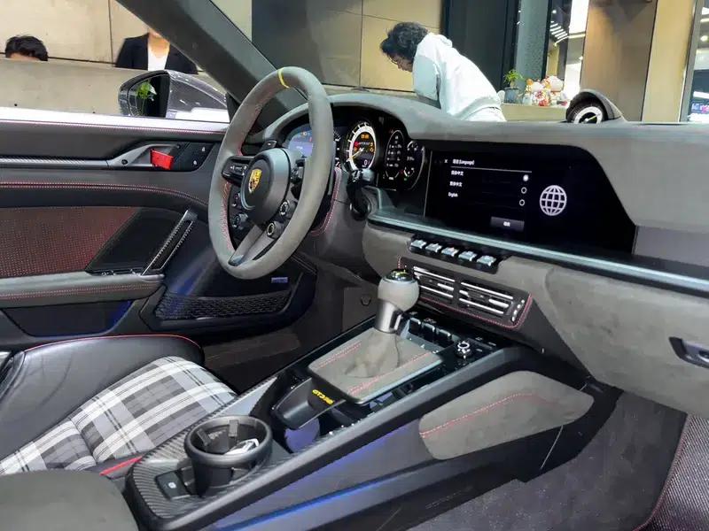 2024 Porsche 911 4.0L Automatic Rear-Wheel Drive 2-Seater (Parallel Import) — миниатюра 21