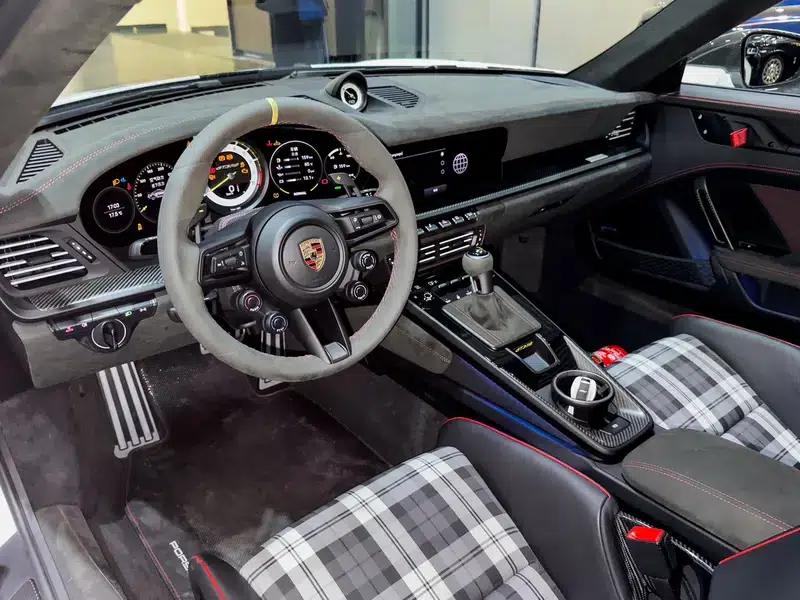 2024 Porsche 911 4.0L Automatic Rear-Wheel Drive 2-Seater (Parallel Import) — миниатюра 22