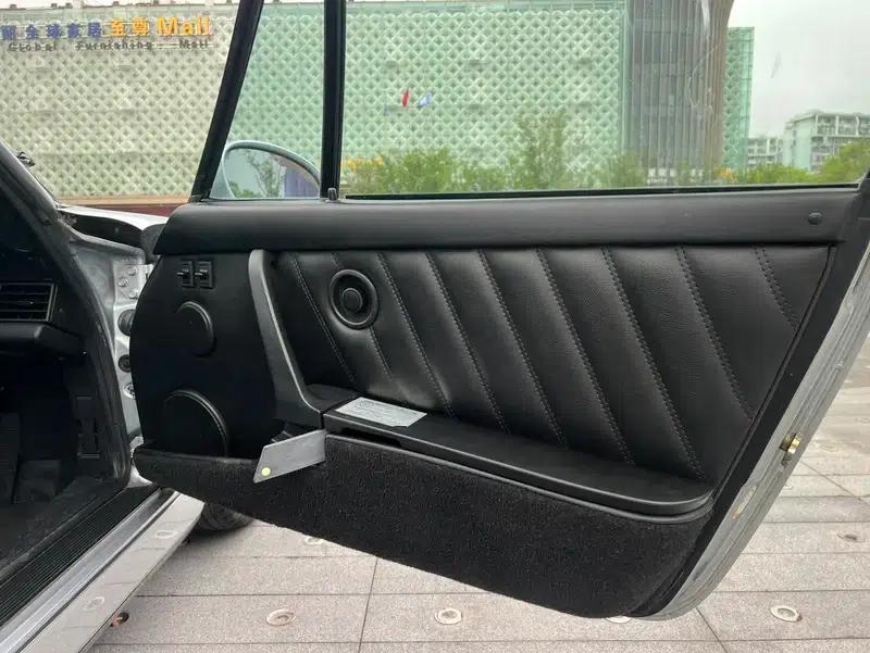 Porsche 911 1990 3.6L Automatic Rear-Wheel Drive 4-Seater Factory Custom Edition — миниатюра 11