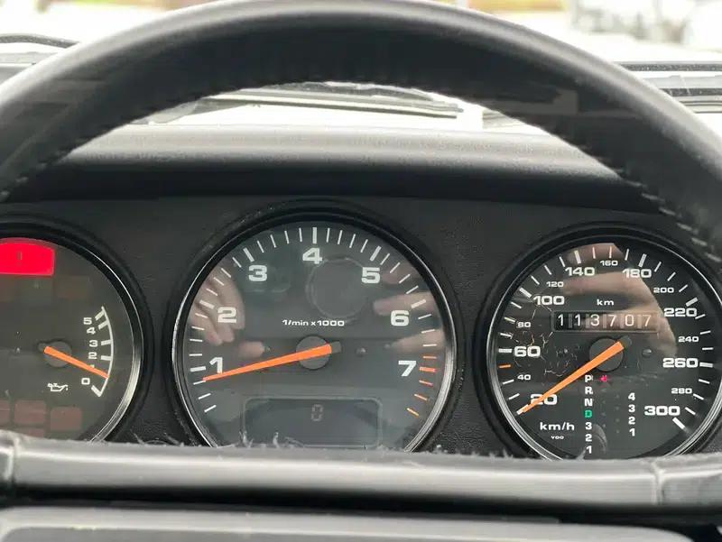 Porsche 911 1990 3.6L Automatic Rear-Wheel Drive 4-Seater Factory Custom Edition — миниатюра 17