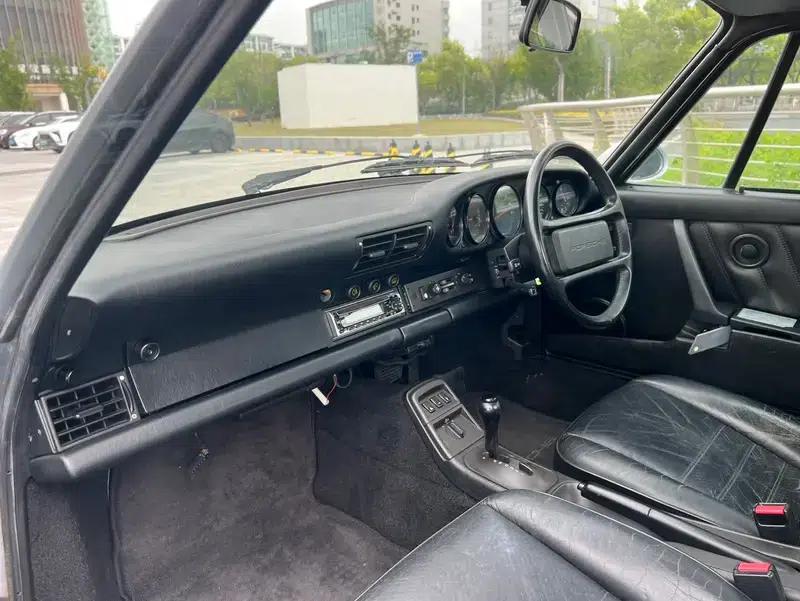 Porsche 911 1990 3.6L Automatic Rear-Wheel Drive 4-Seater Factory Custom Edition — миниатюра 20